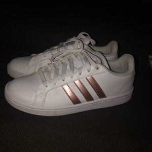 women's Cloudfoam Advantage shoes by adidas